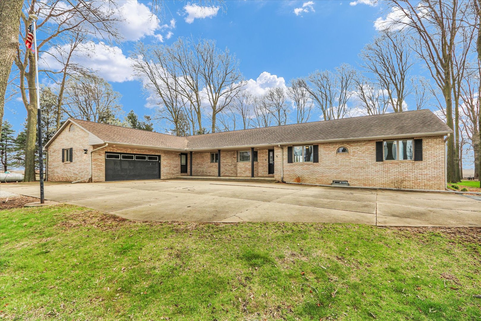 1644 County Road 200 Road, Seymour, IL