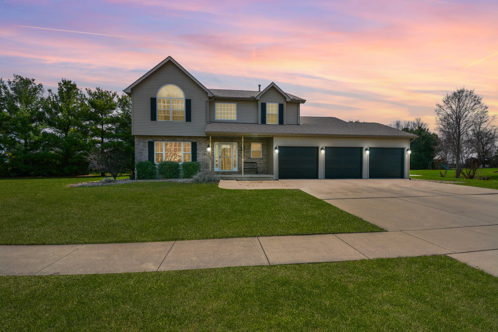 104 Hunter Court, Hudson, IL