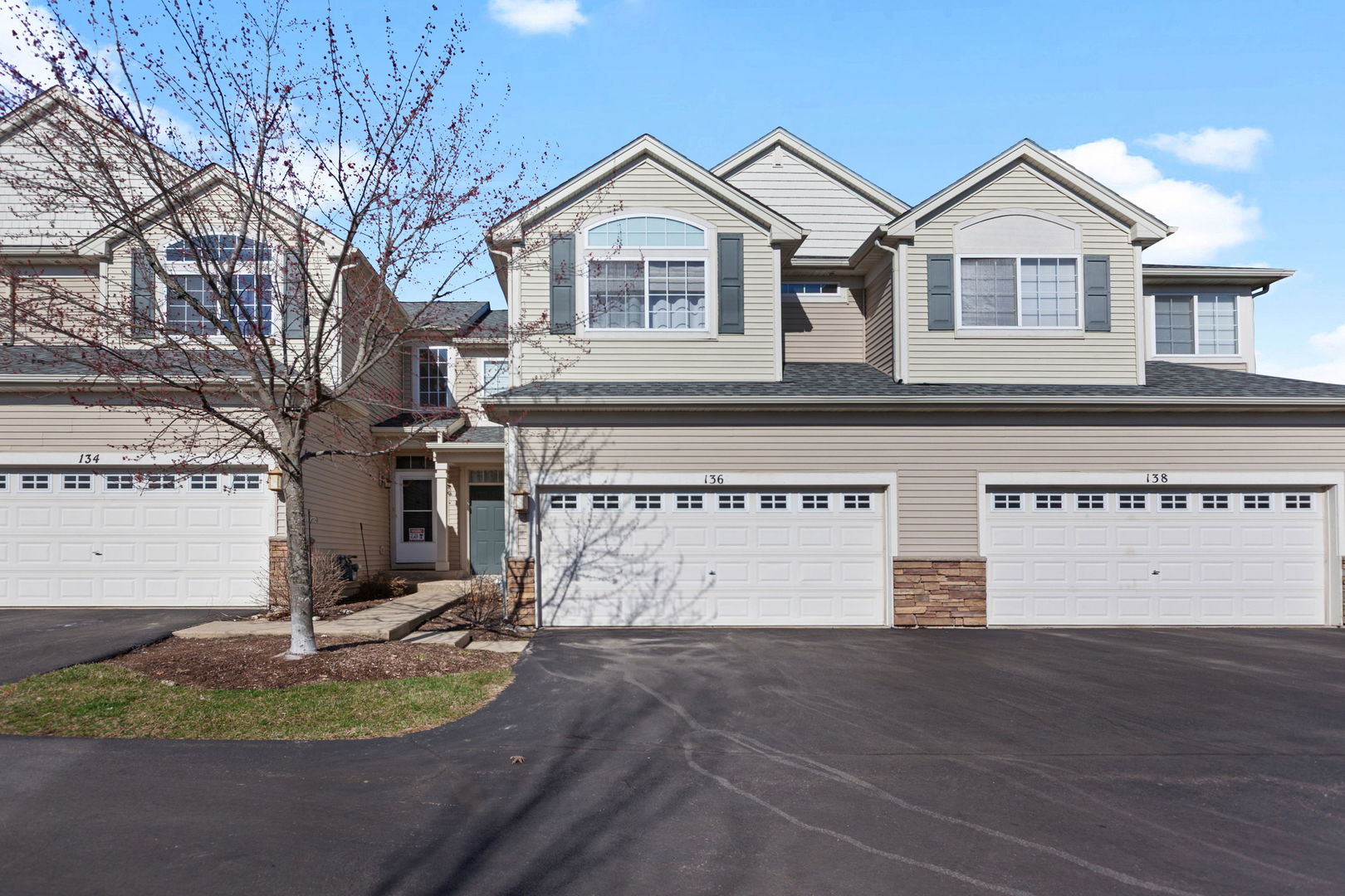 136 Durango Drive, Gilberts, IL