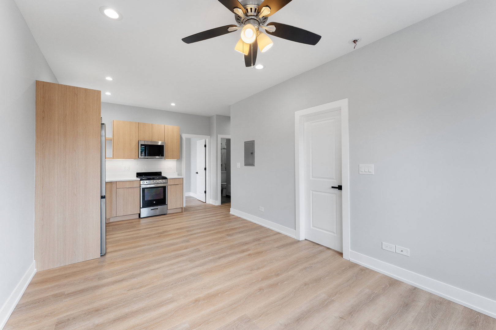 1546 W JONQUIL Terrace #102, Chicago, IL