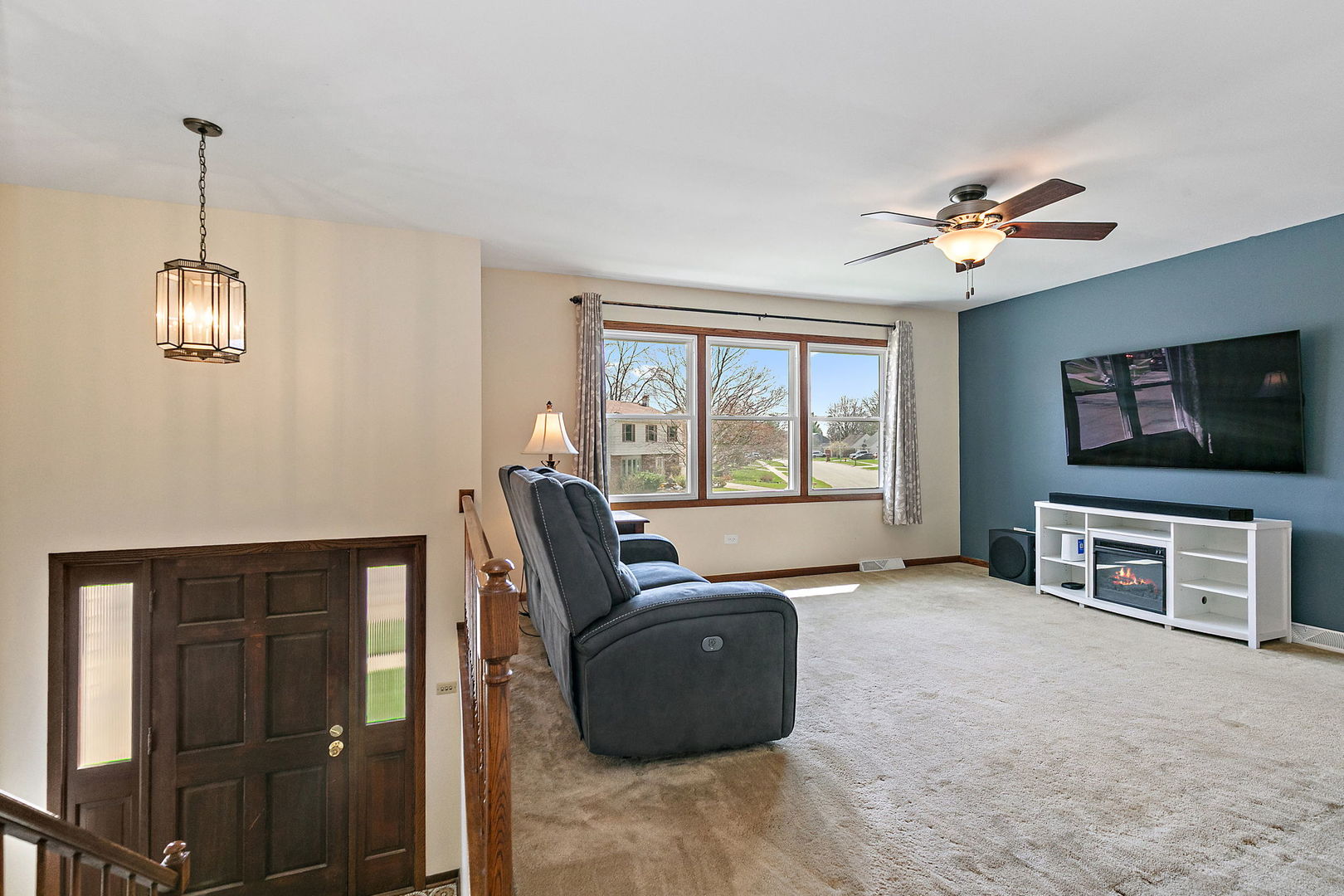 47 Lockman Circle, Elgin, IL