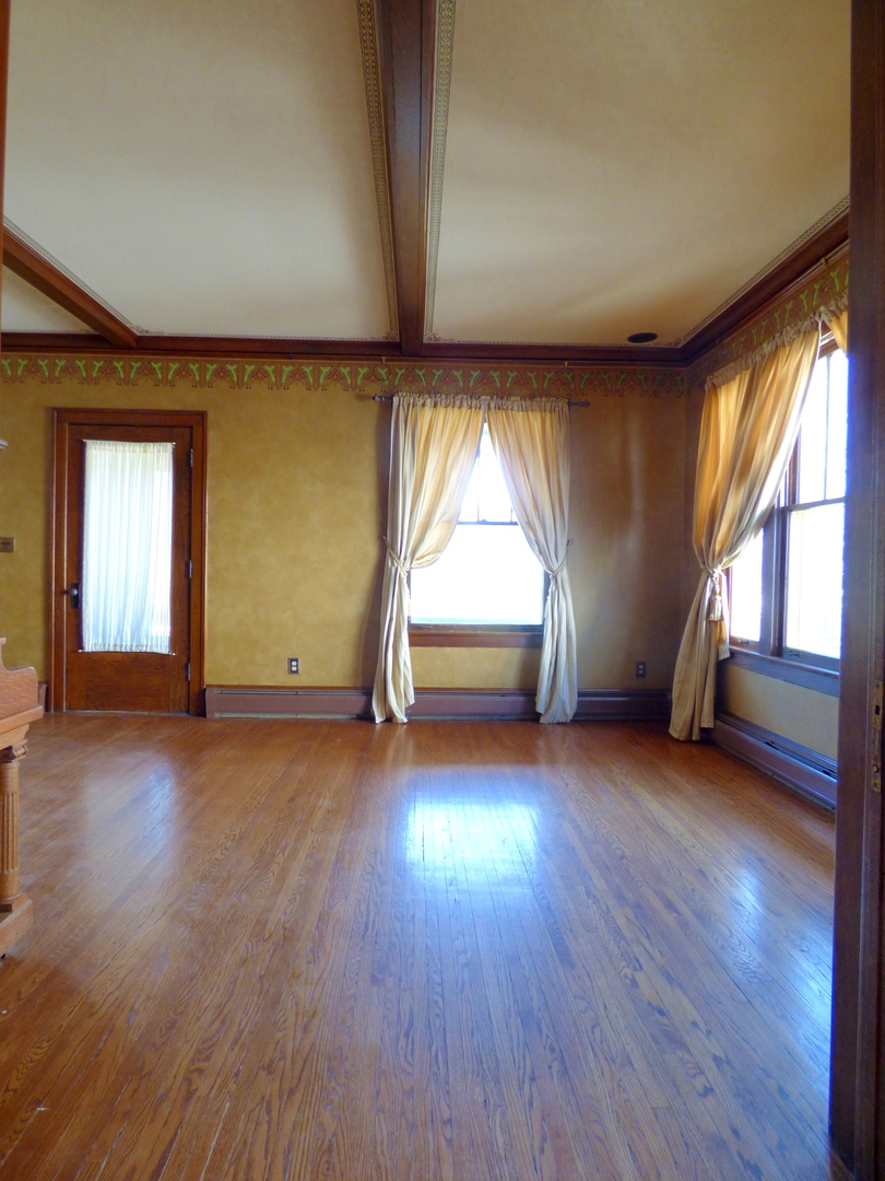 121 Monroe Avenue, Elgin, IL