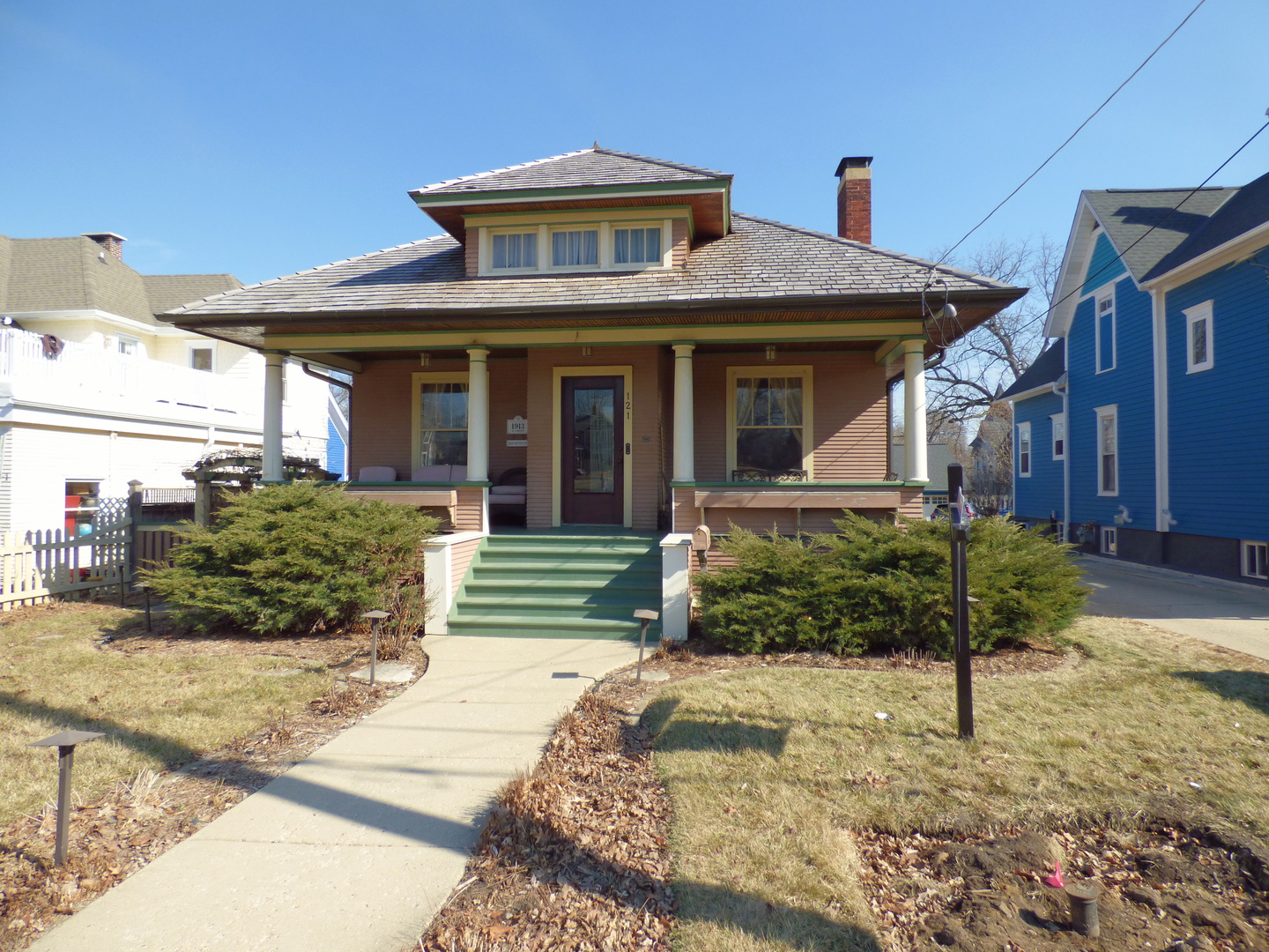 121 Monroe Avenue, Elgin, IL