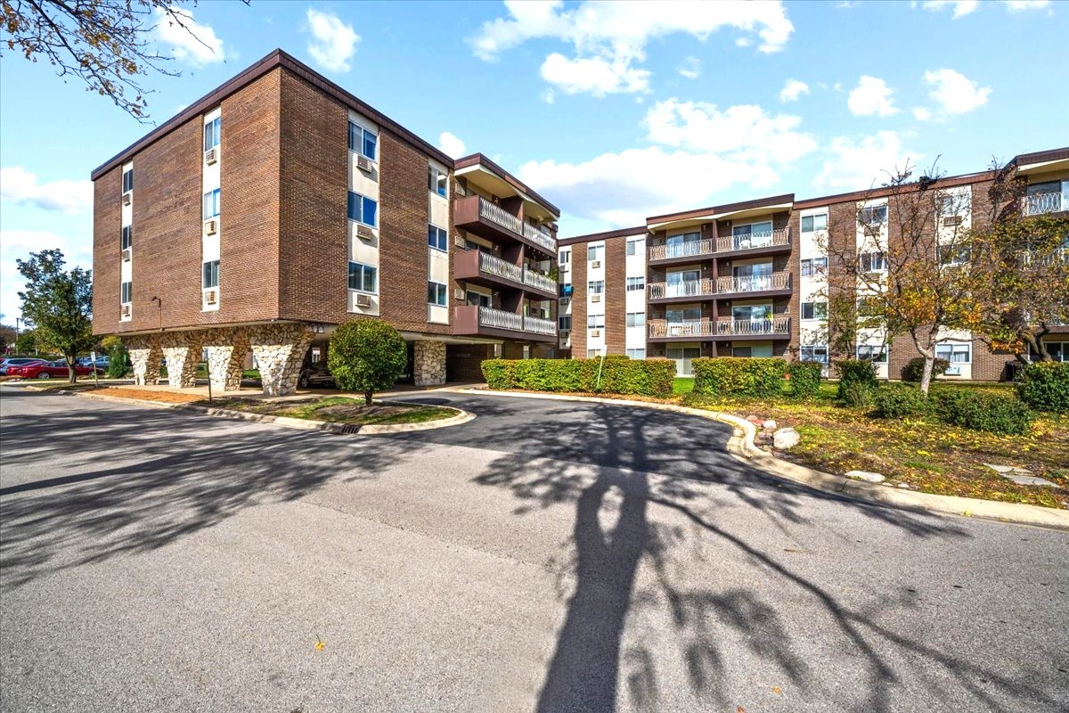1311 S Finley Road #203, Lombard, IL