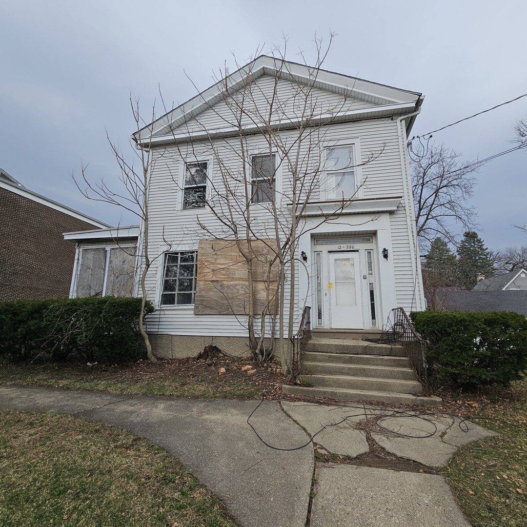 212 S Tryon Street, Woodstock, IL