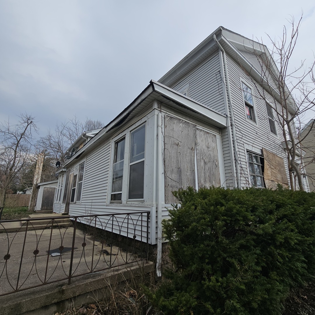 212 S Tryon Street, Woodstock, IL