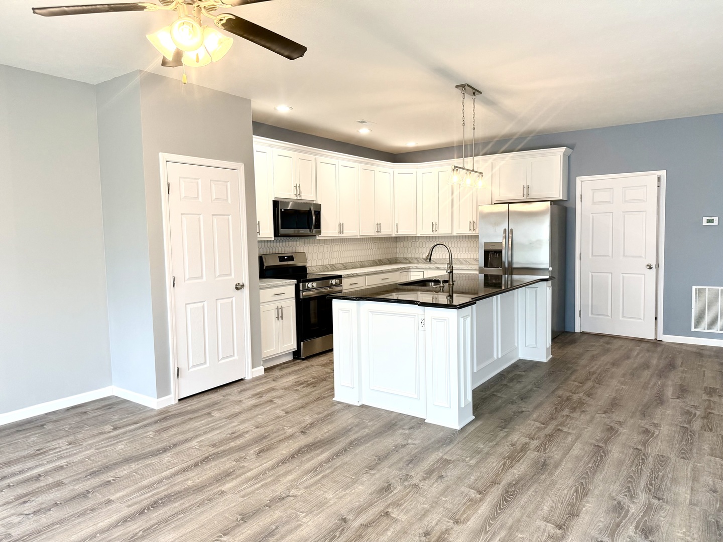 1104 N Midway Court, Marion, IL