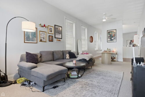 1337 W Barry Avenue, Chicago, IL