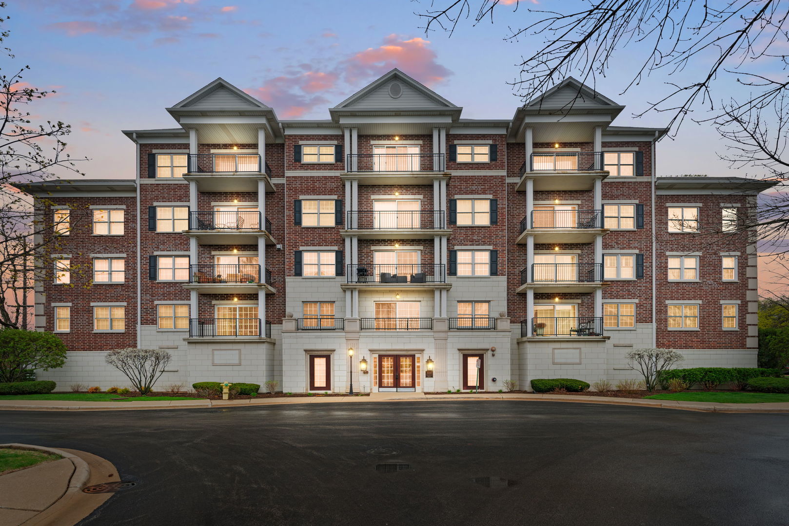 400 McDaniels Circle #405, Clarendon Hills, IL