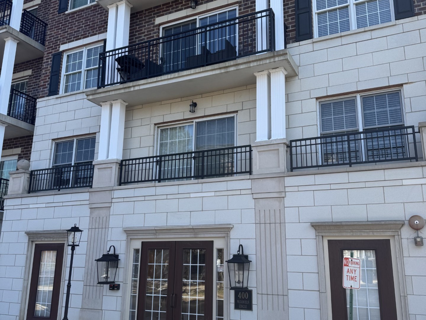 400 McDaniels Circle #405, Clarendon Hills, IL