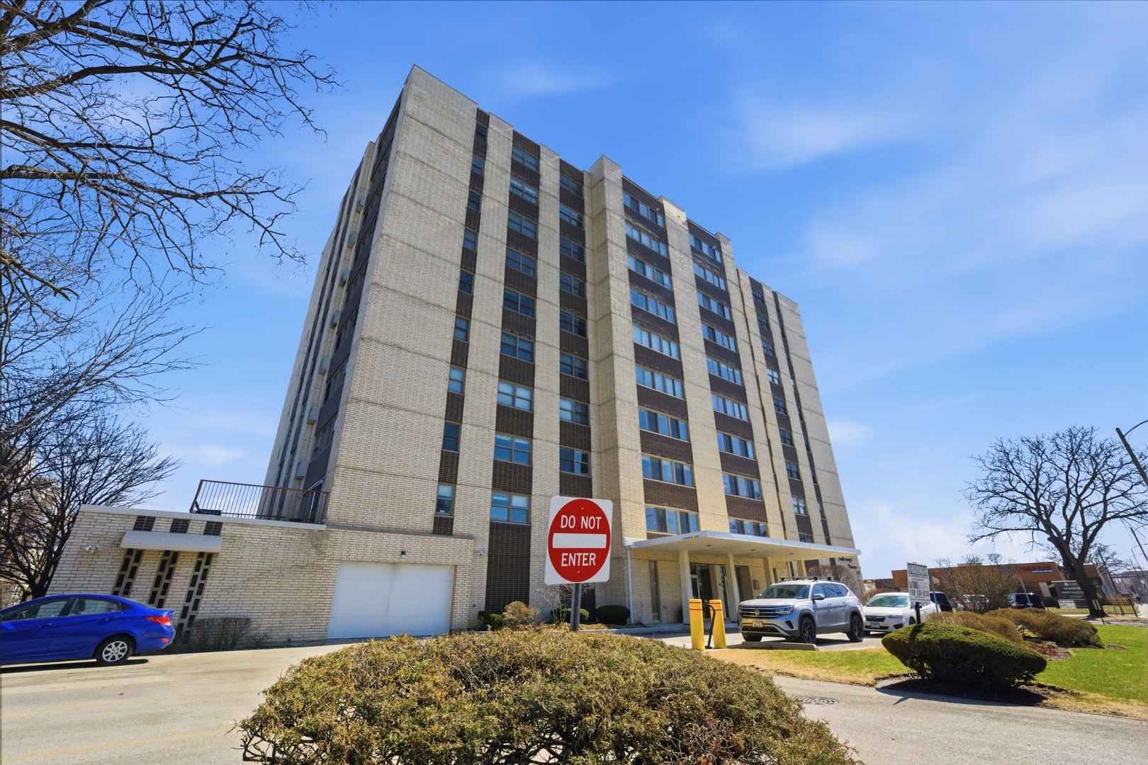 141 N La Grange Road #806, La Grange, IL
