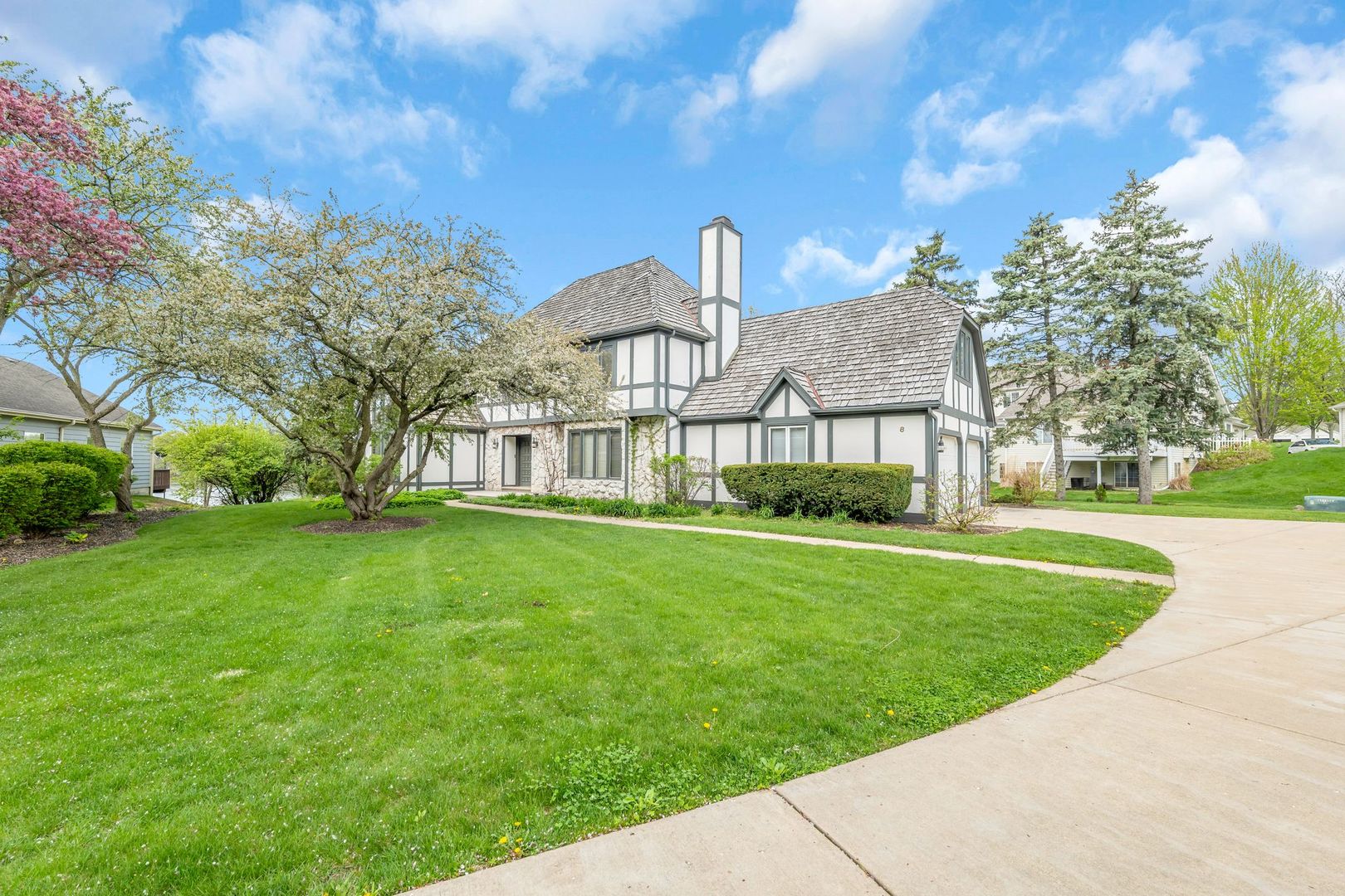 8 Heaton Court, Sugar Grove, IL