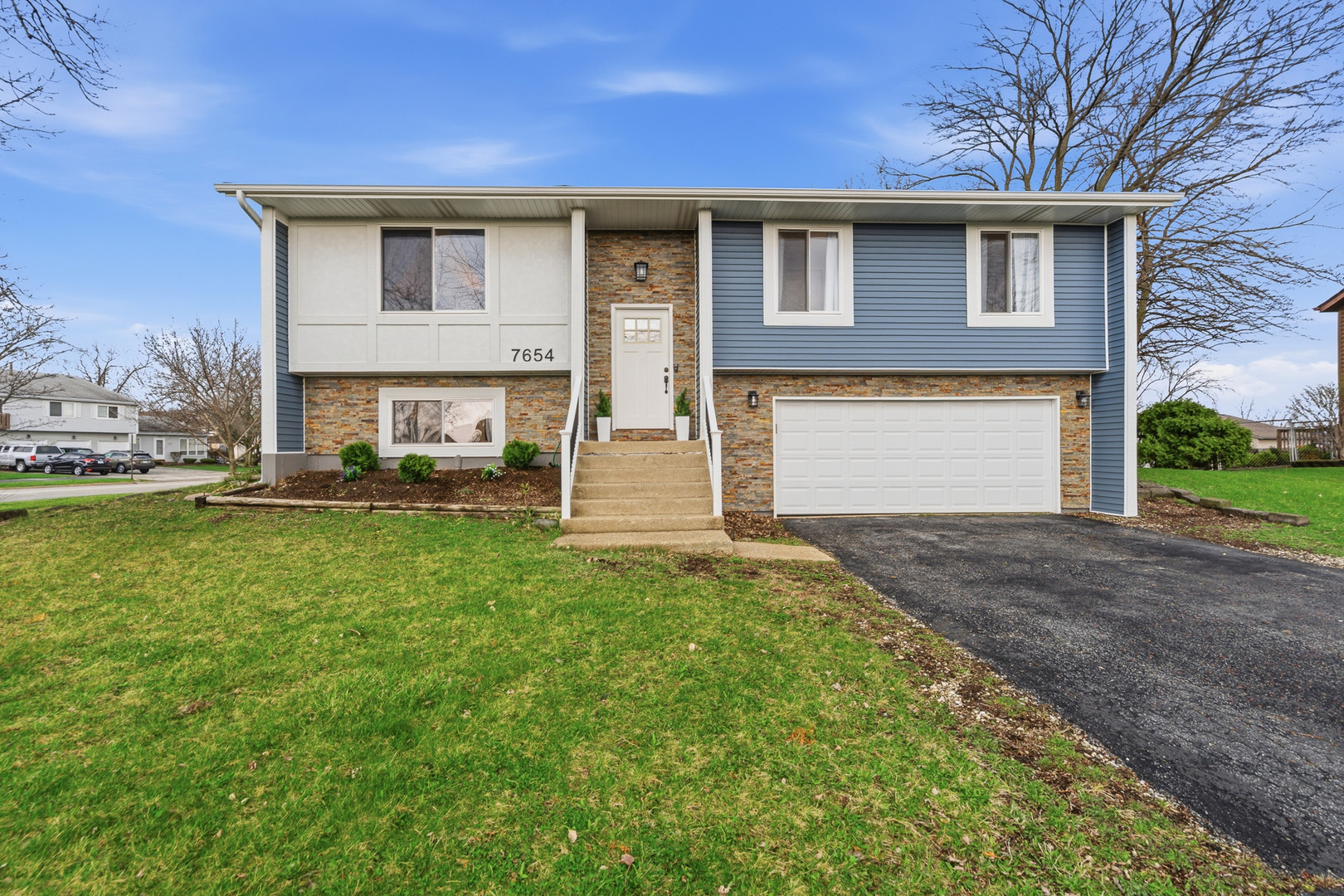 7654 W Moorefield Drive, Frankfort, IL