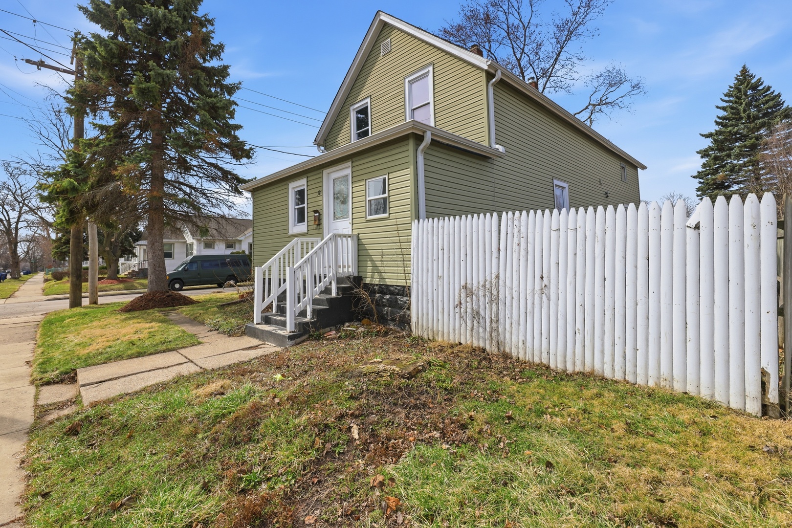 52 Wisconsin Avenue, Waukegan, IL