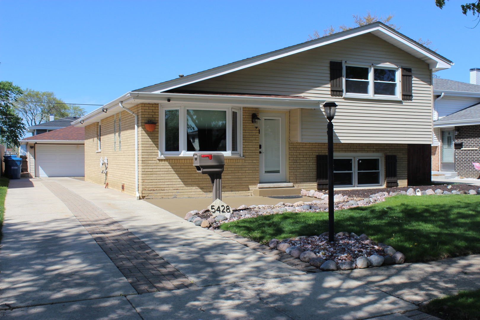5428 138th Street, Crestwood, IL