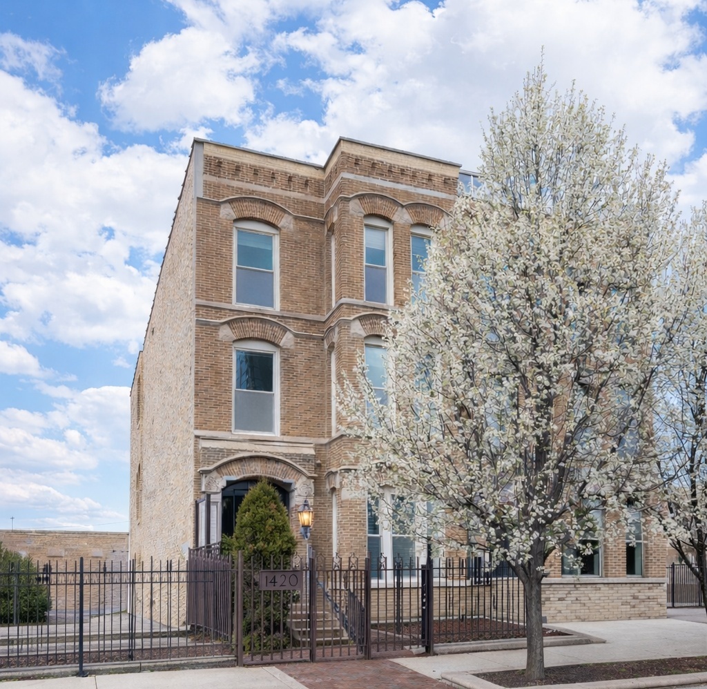 1420 W Fulton Street, Chicago, IL