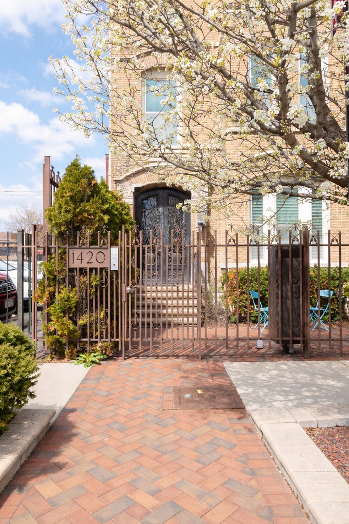 1420 W Fulton Street, Chicago, IL