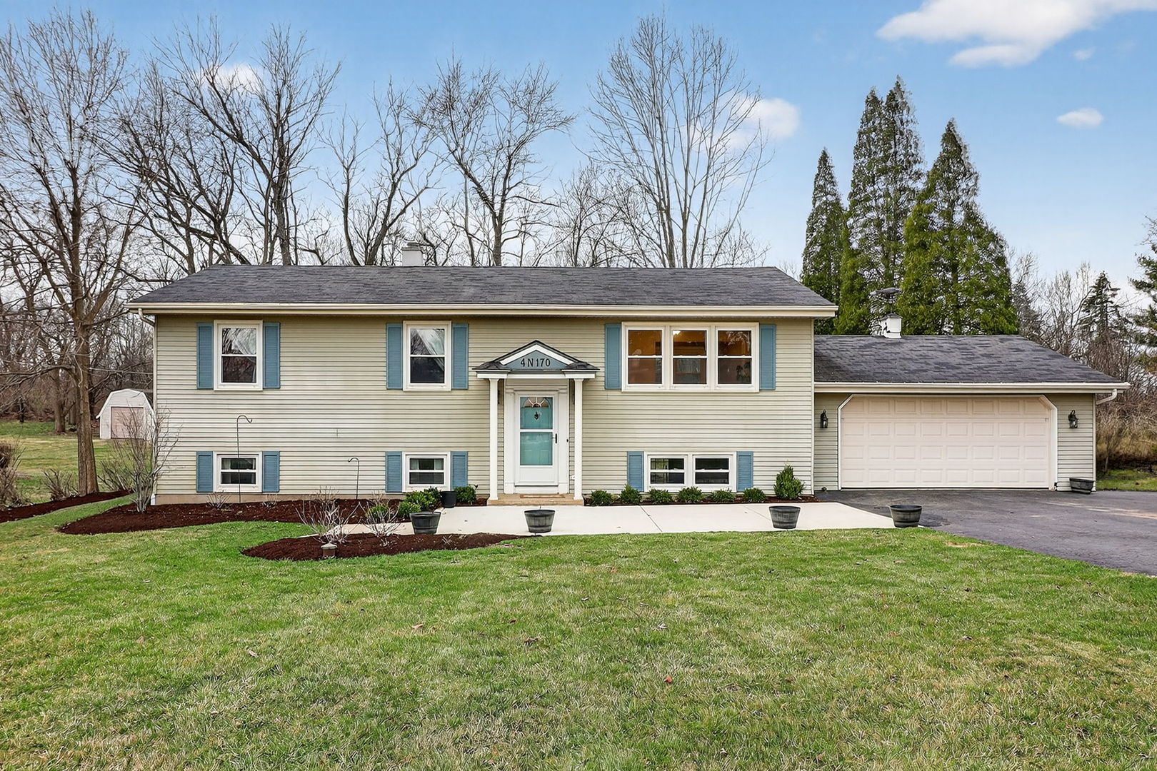 4N170 Wiant Road, West Chicago, IL