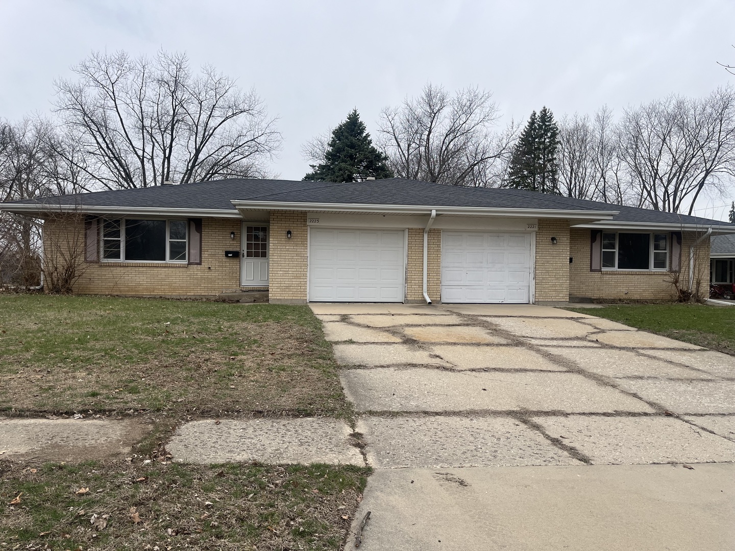 2221 Denver Drive, Rockford, IL