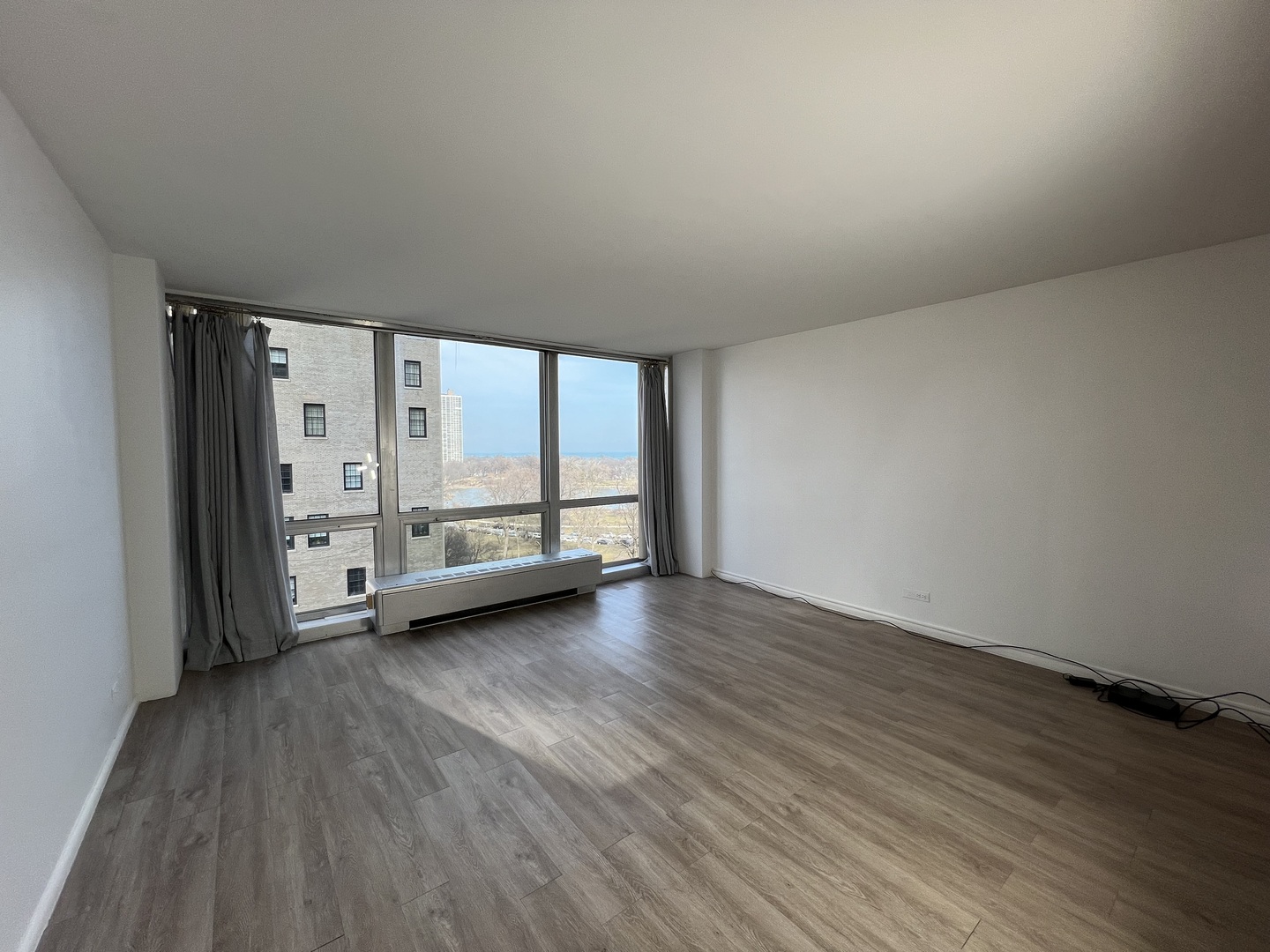 2400 N Lakeview Avenue #1001, Chicago, IL