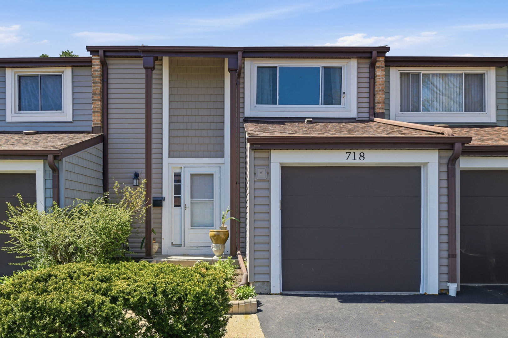 718 Clearwater Court, Wheeling, IL