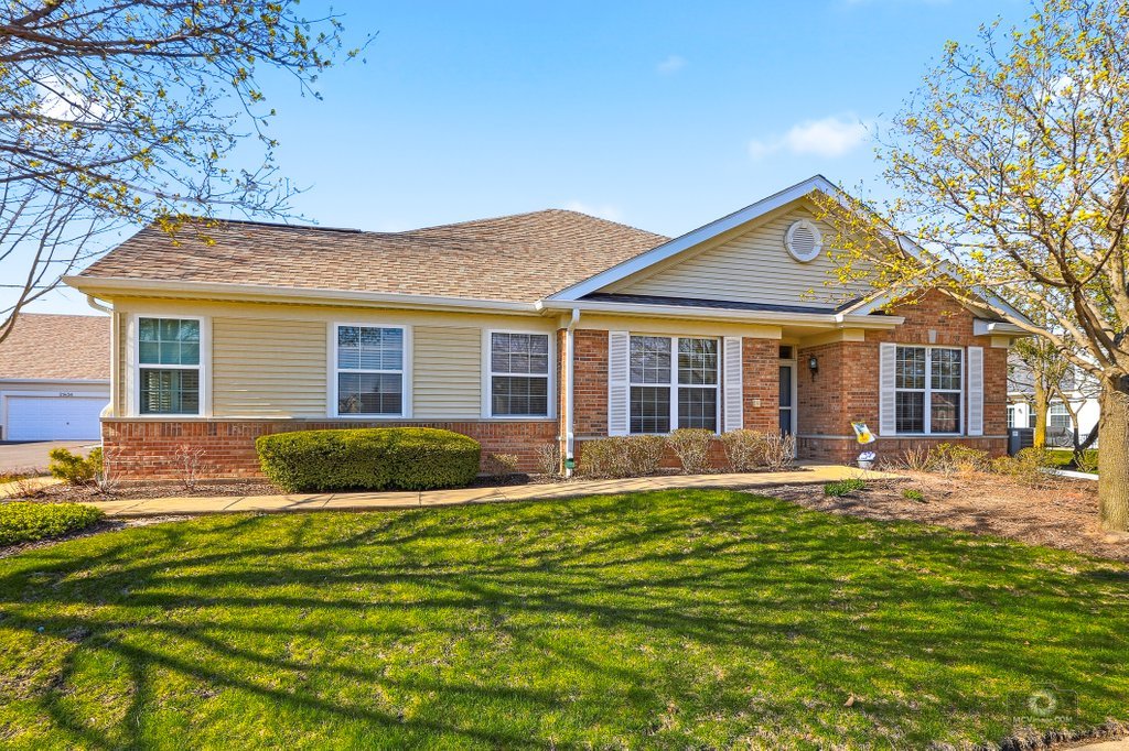 21450 Lake St Clair Drive, Crest Hill, IL