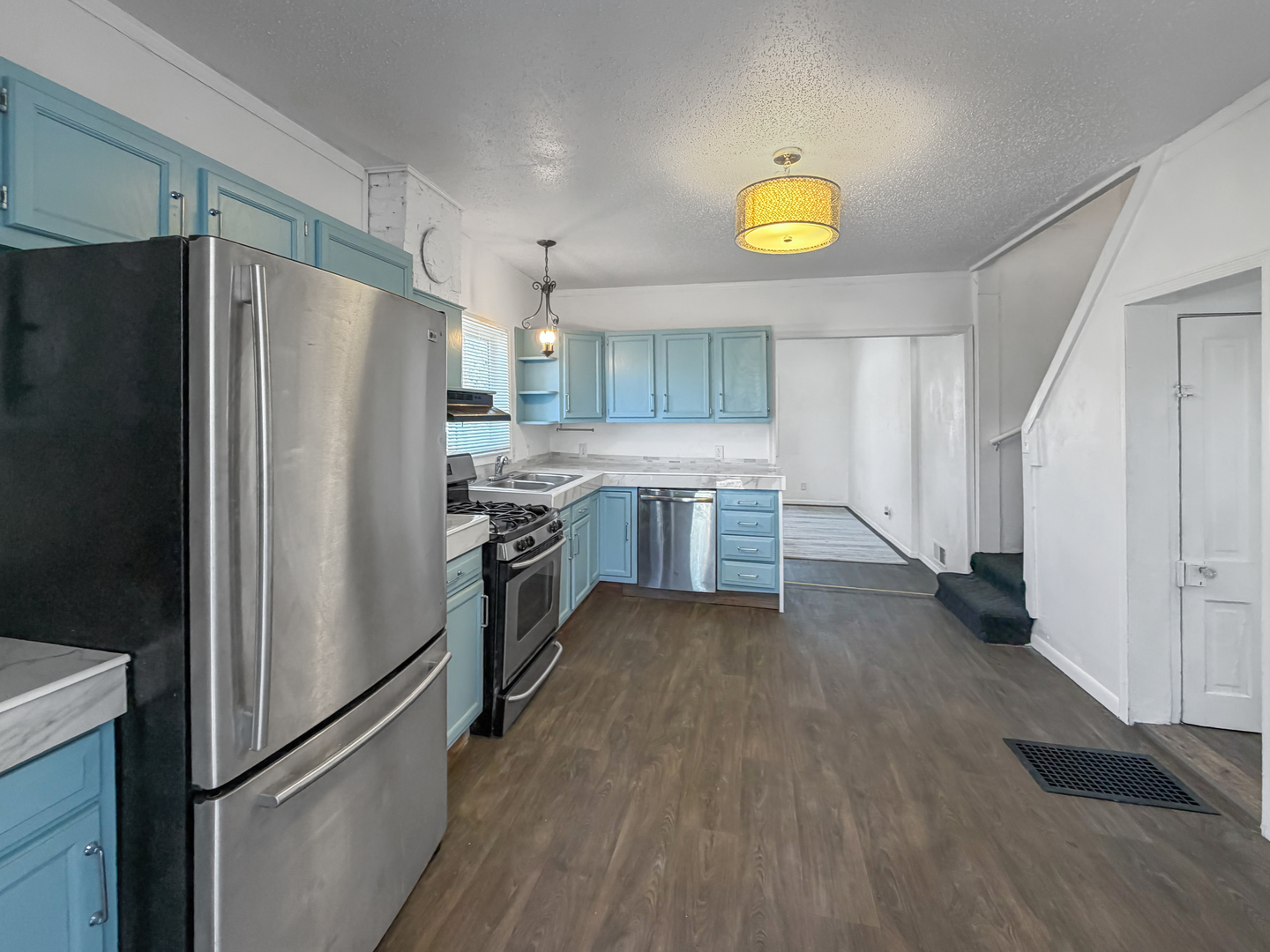 1415 S Walnut Avenue, Freeport, IL