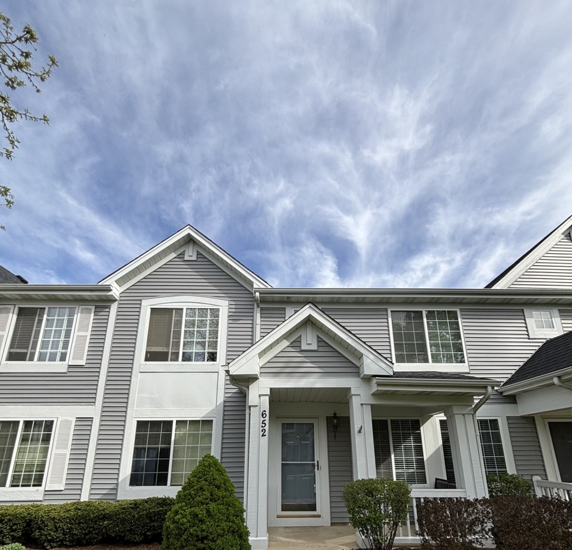 652 Lincoln Station Drive, Oswego, IL