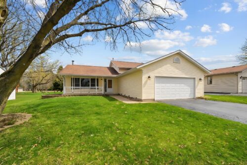 2211 Candlewick Drive, Poplar Grove, IL