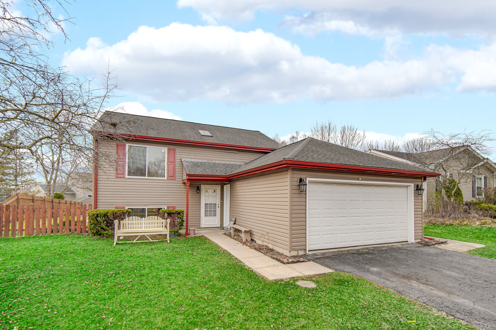 911 Wembley Drive, Island Lake, IL