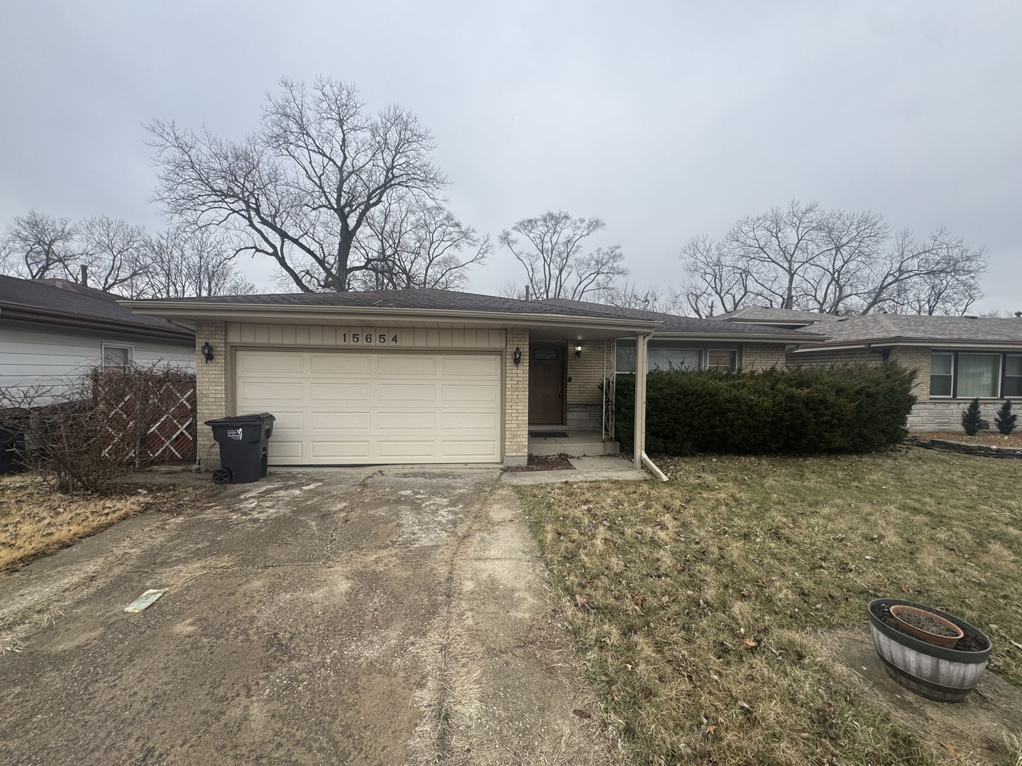 15654 South Park Avenue, South Holland, IL