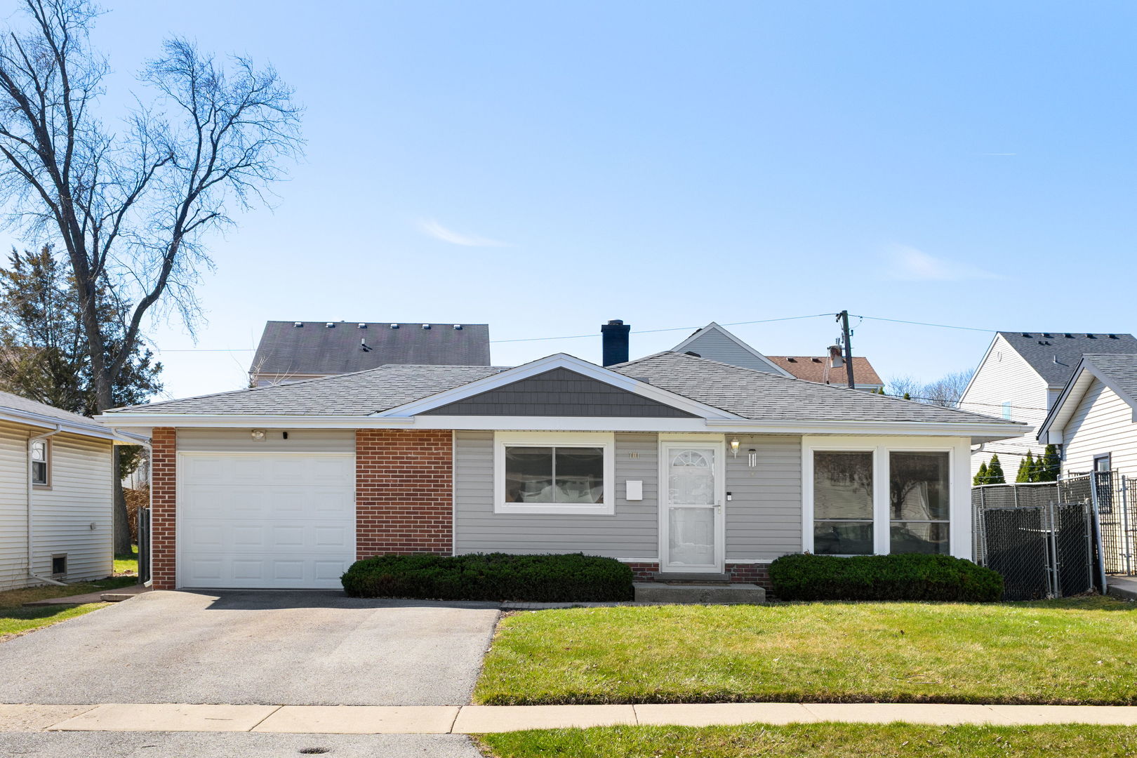 701 W Lake Park Drive, Addison, IL