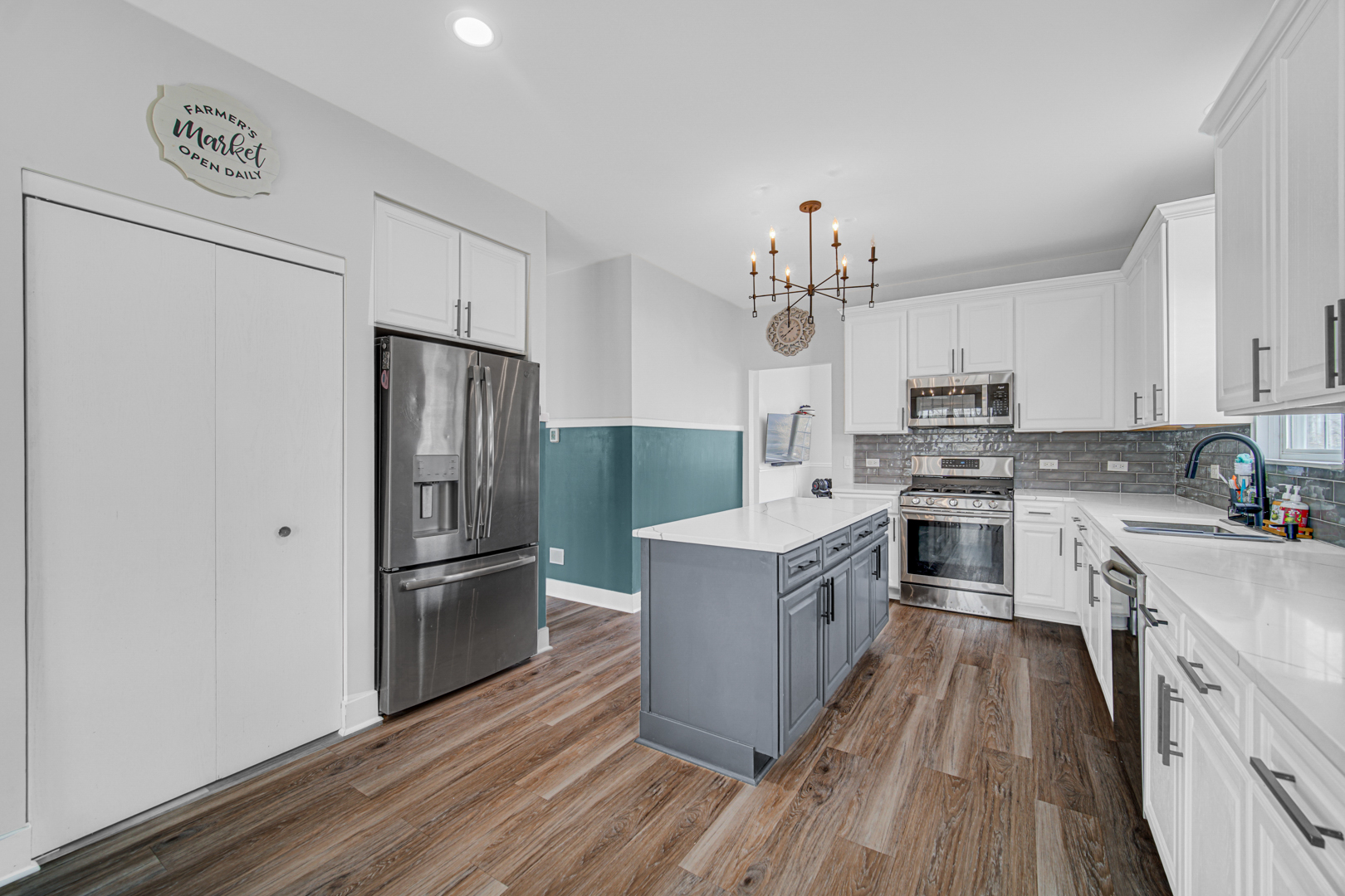 441 N Crooked Lake Lane, Lindenhurst, IL