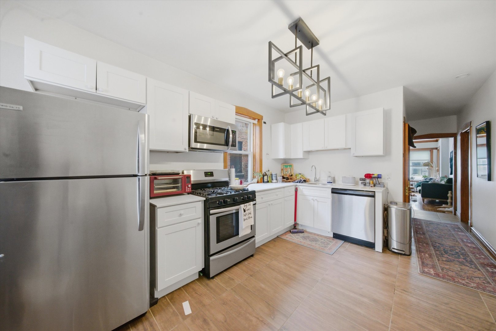 3742 W Diversey Avenue, Chicago, IL