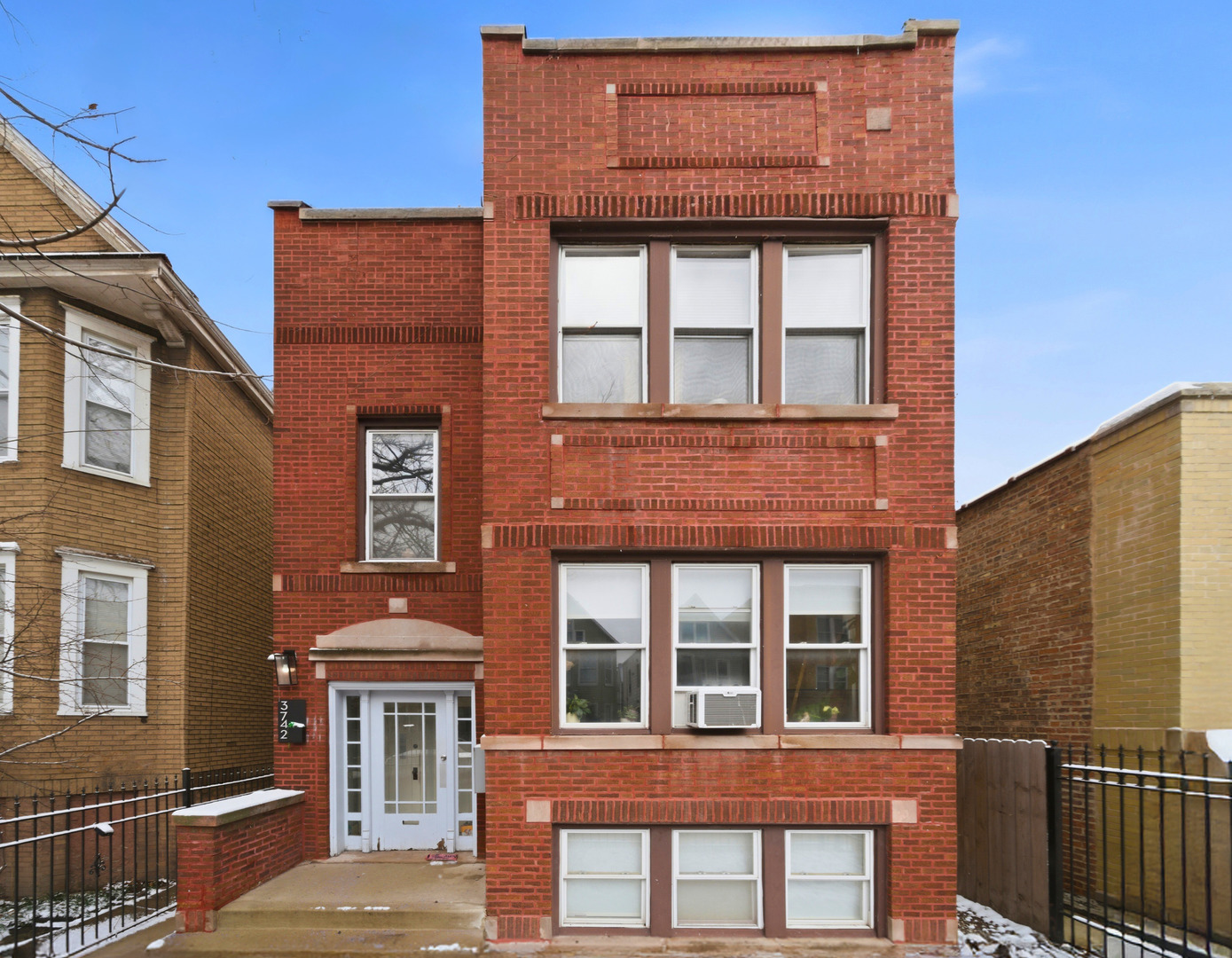 3742 W Diversey Avenue, Chicago, IL