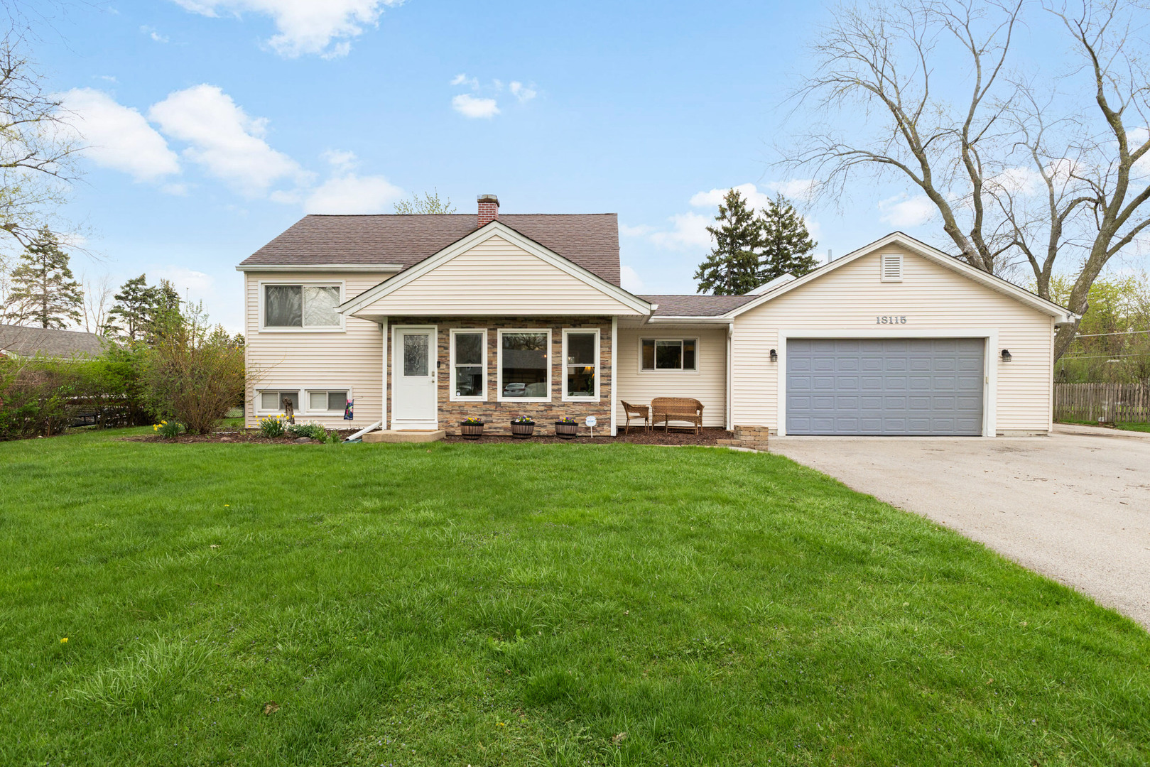 1S115 Euclid Avenue, Villa Park, IL