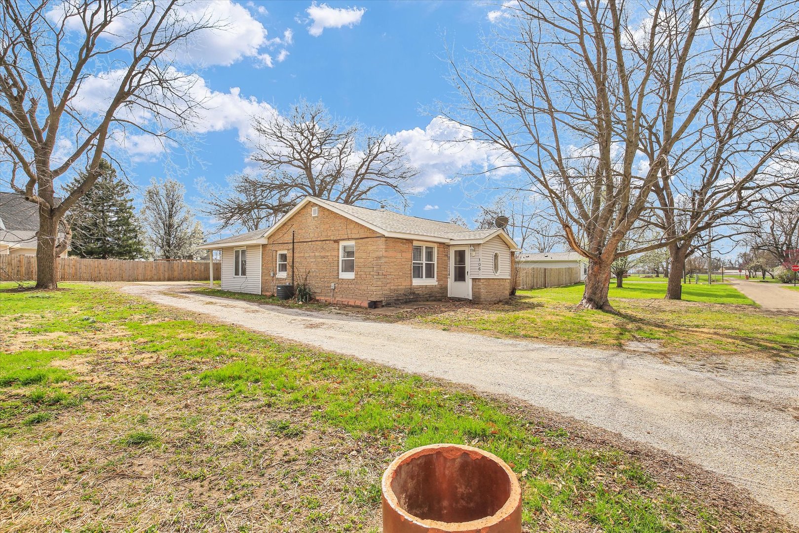 106 E Harrison Street, Catlin, IL