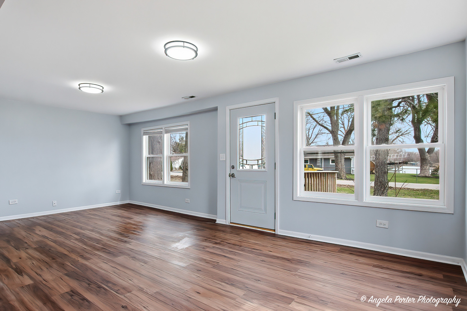 5205 N Lake Street, McHenry, IL