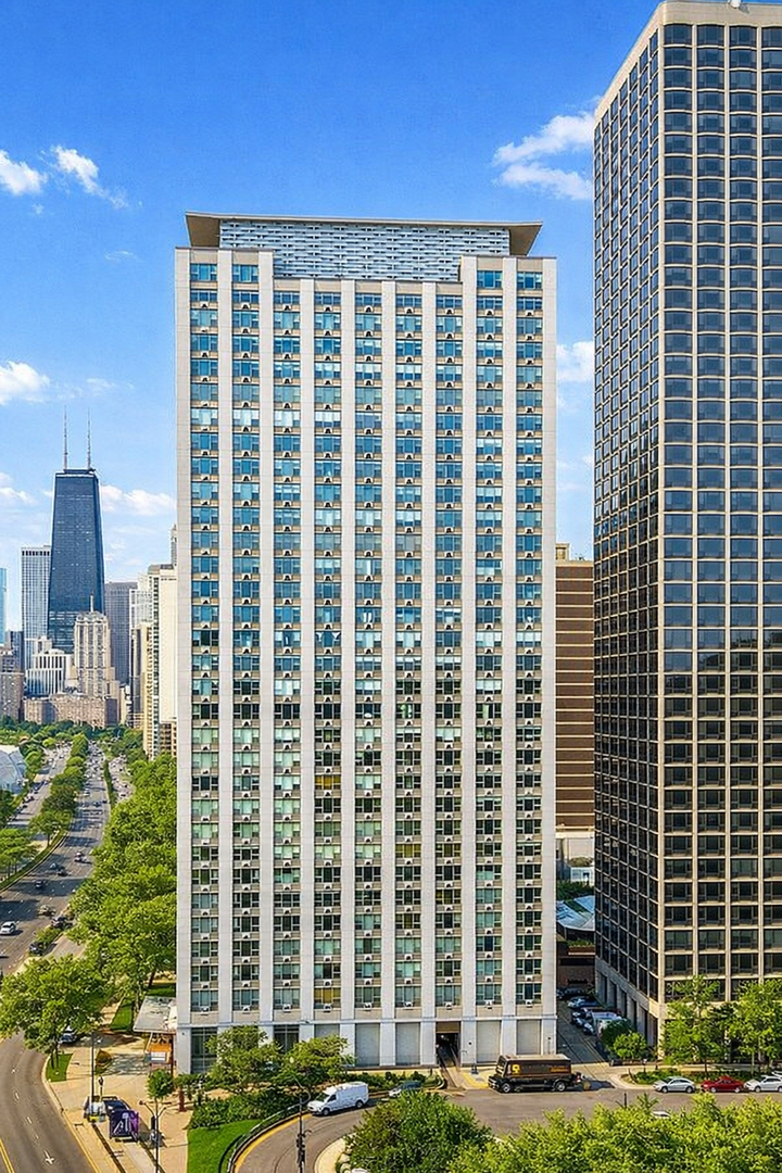 1550 N Lake Shore Drive #7E, Chicago, IL