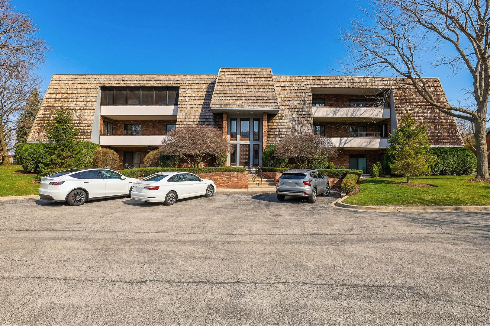 200 Red Top Drive #302, Libertyville, IL