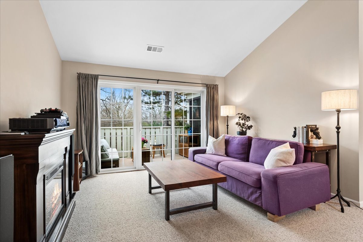 1675 Grosvenor Circle #C, Wheaton, IL