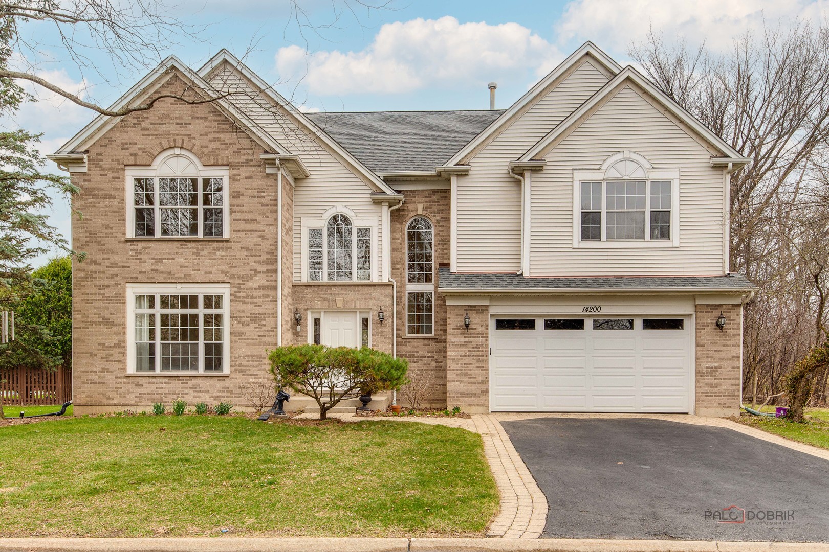 14200 Oakwood Court, Libertyville, IL