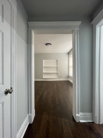 916 W 68th Street #2W, Chicago, IL