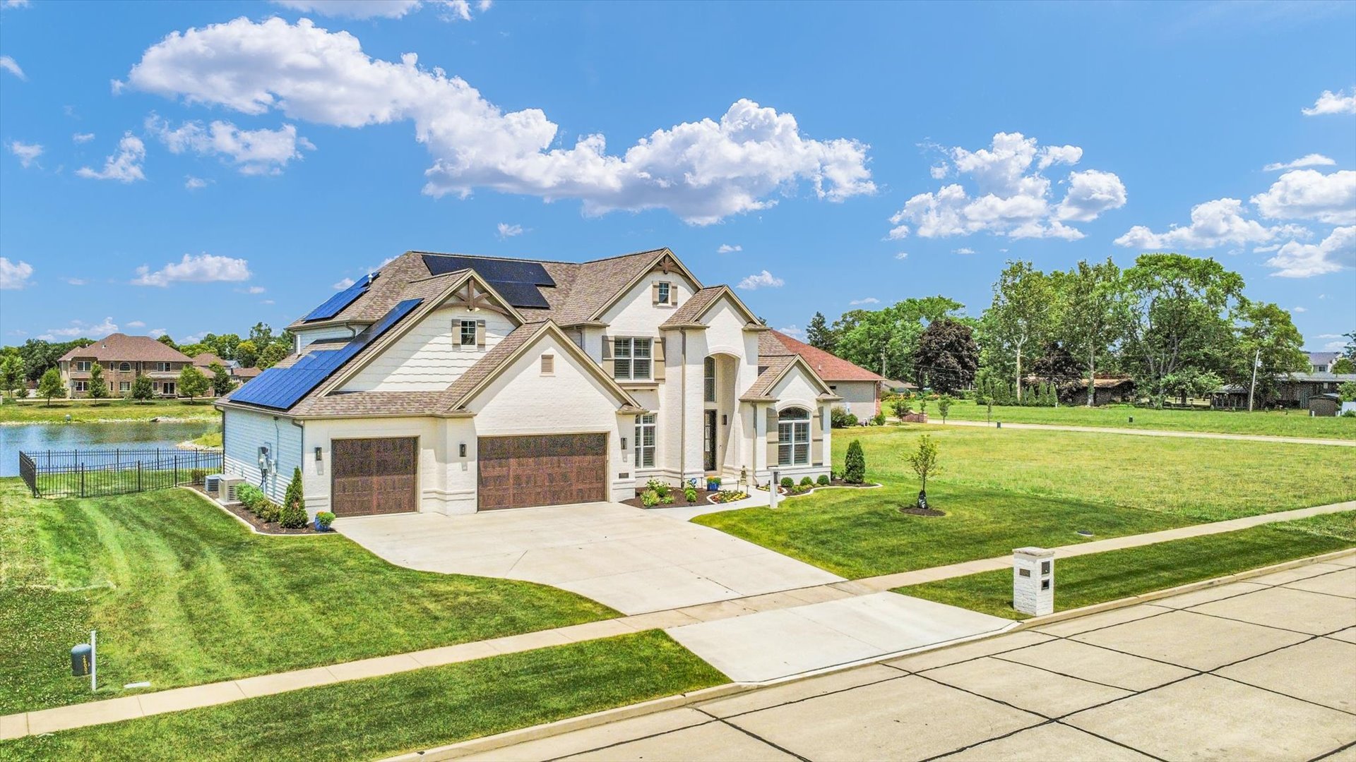 604 Cayman Way, Savoy, IL