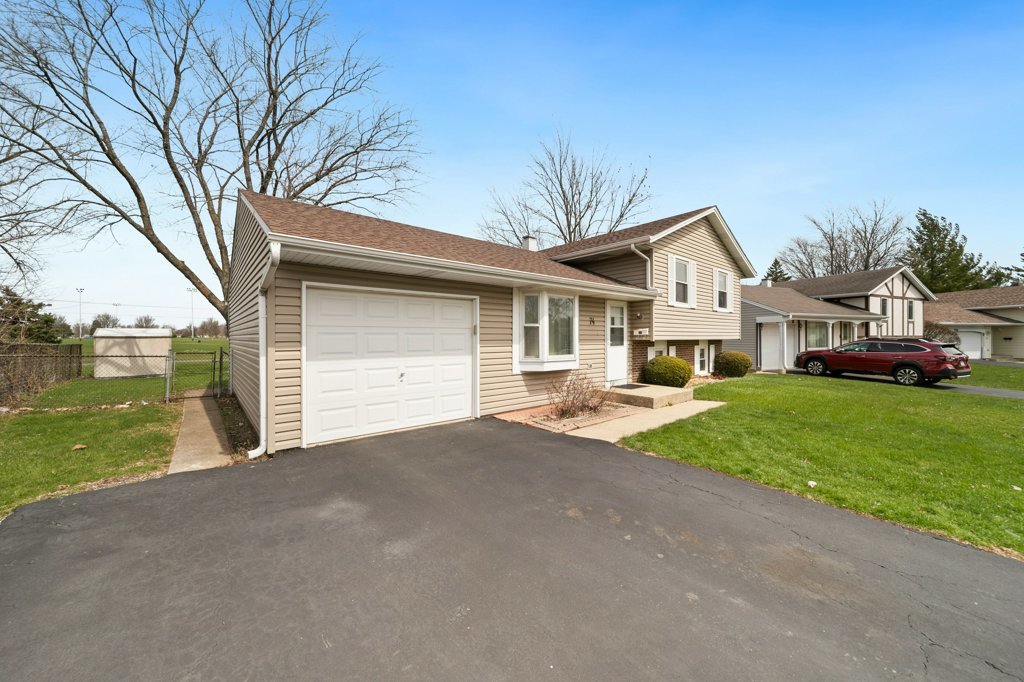 74 Joseph Lane, Glendale Heights, IL