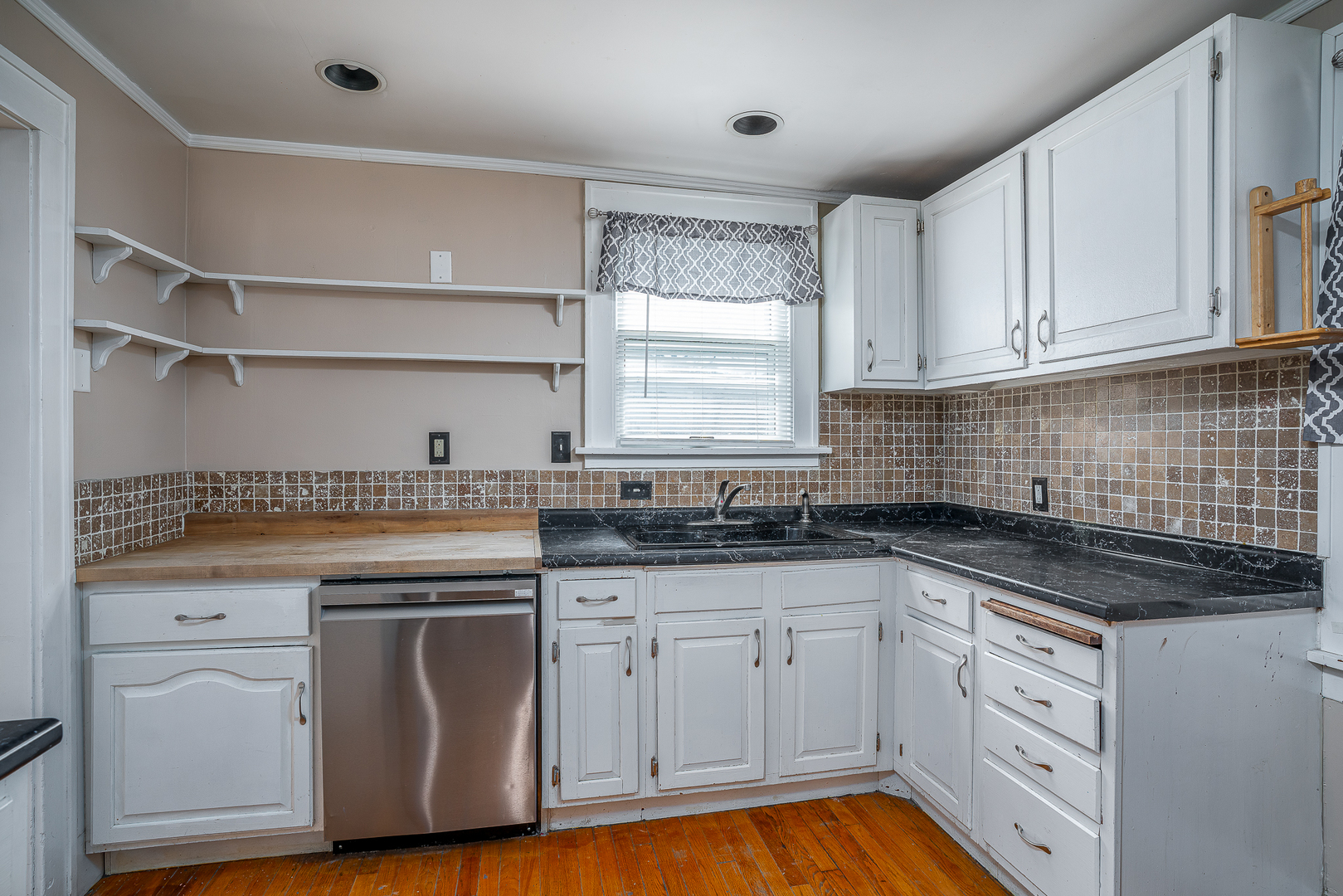 911 W 16th Street, Davenport, IA