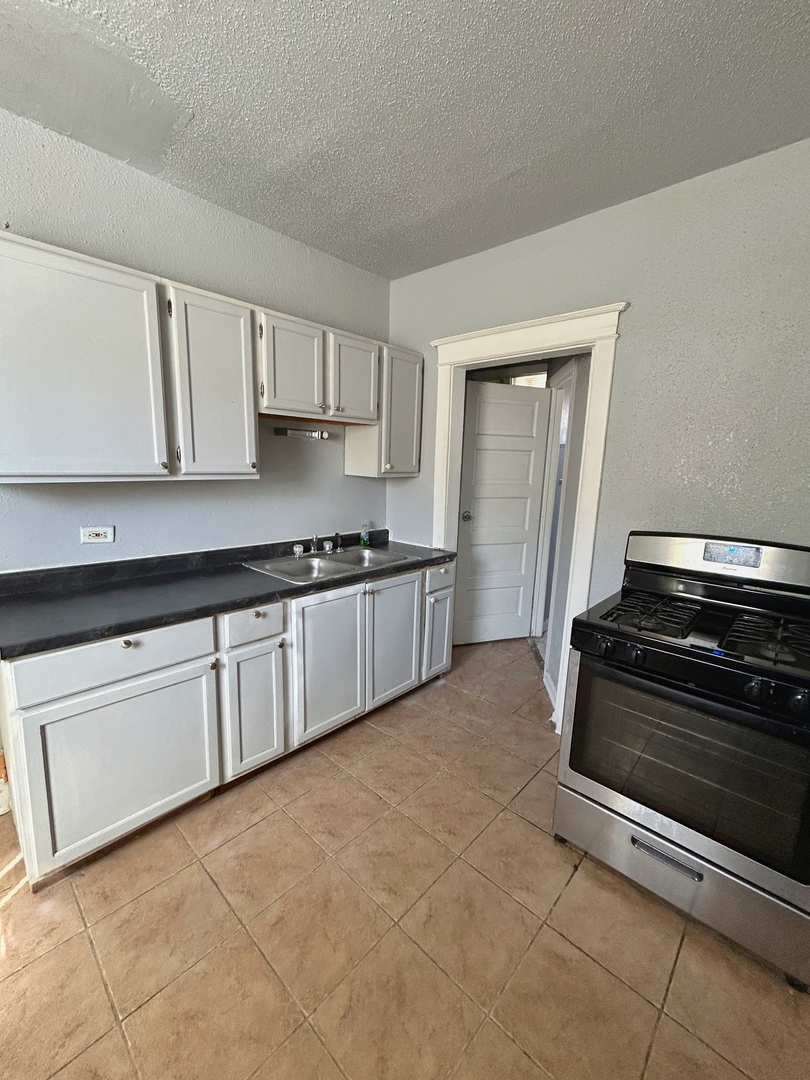 11833 S Perry Avenue, Chicago, IL