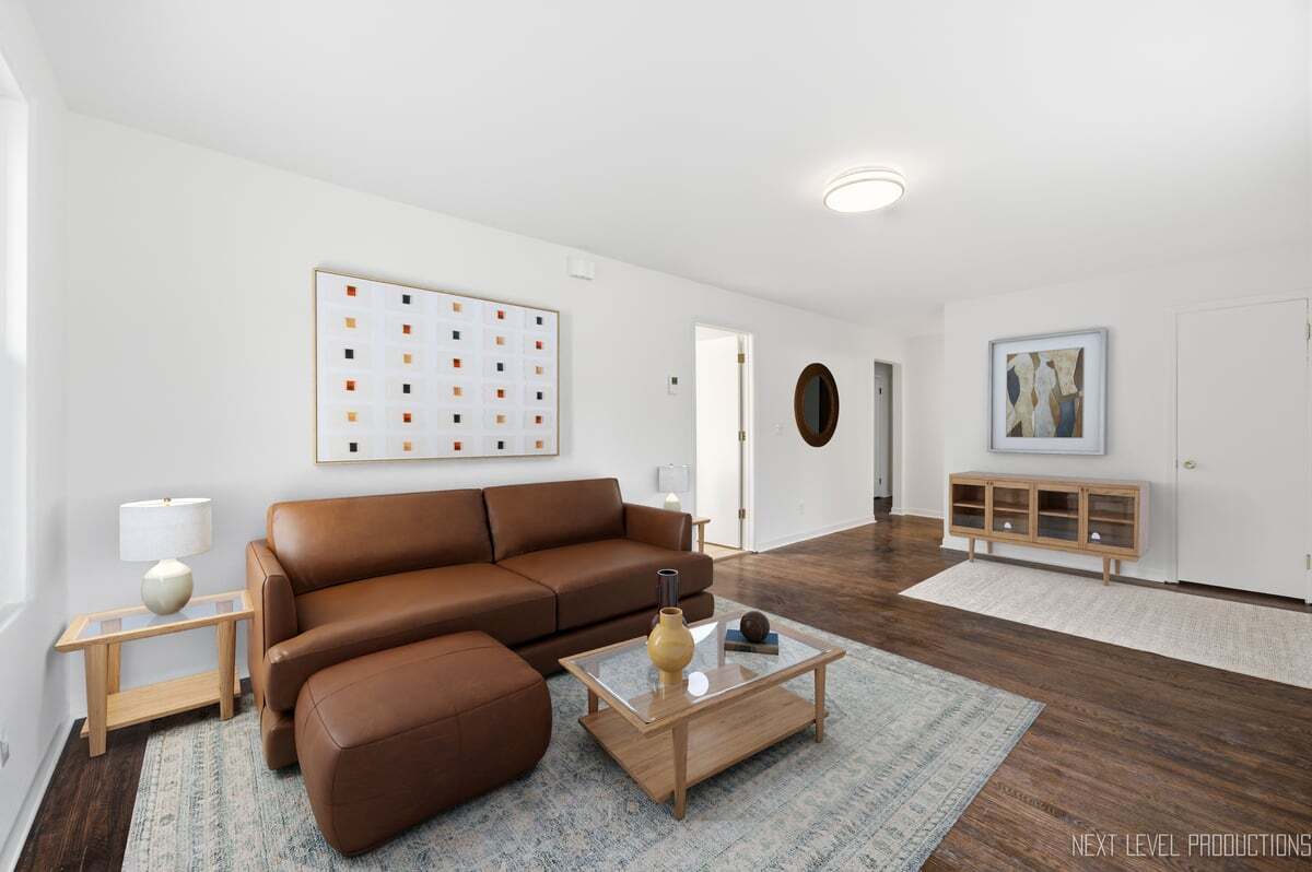 208 W State Street, North Aurora, IL