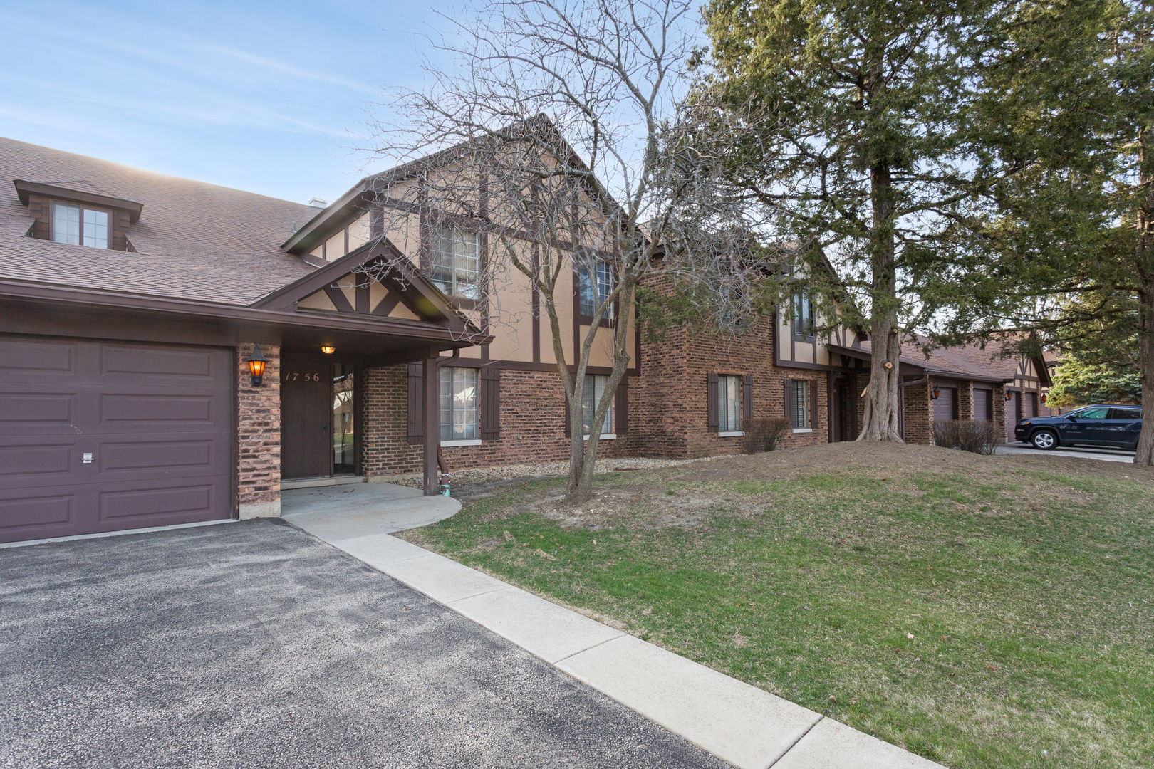 1756 Plymouth Court #B, Wheaton, IL