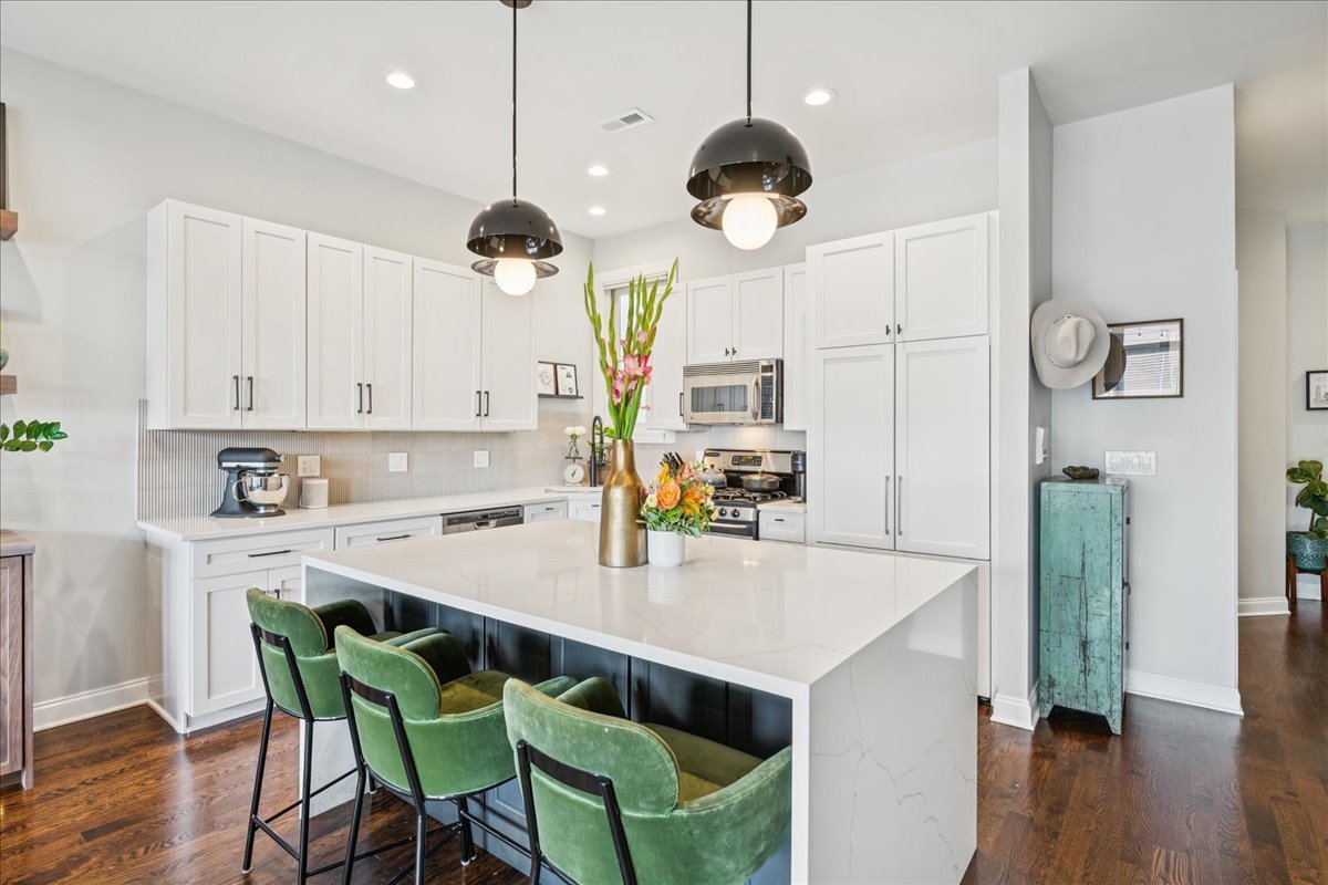 1954 N DAMEN Avenue #2, Chicago, IL